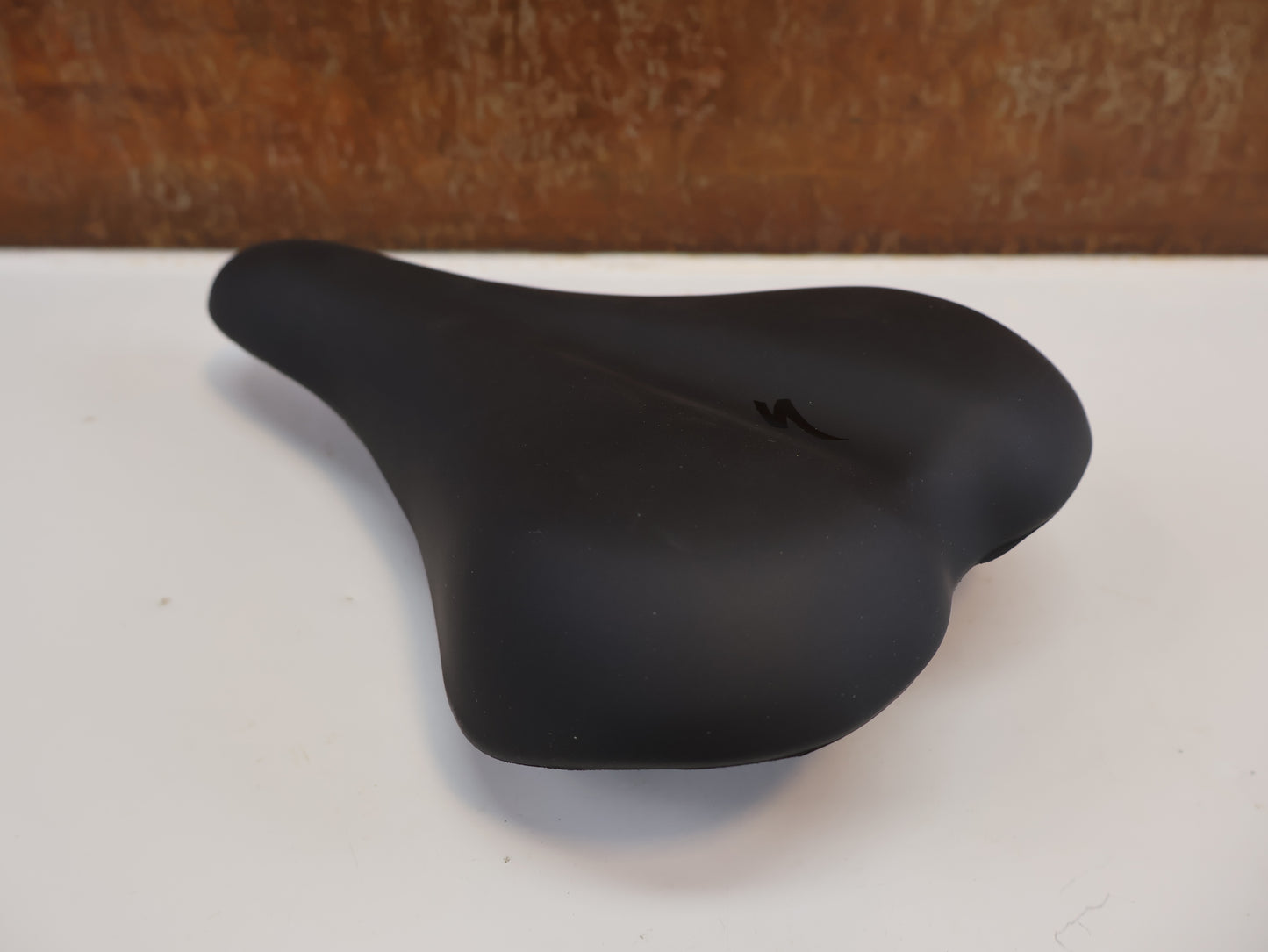 SPECIALIZED BODY GEOMETRY COMFORT GEL SATTEL / SCHWARZ / CITY & TREKKING / 514G / 27320-13