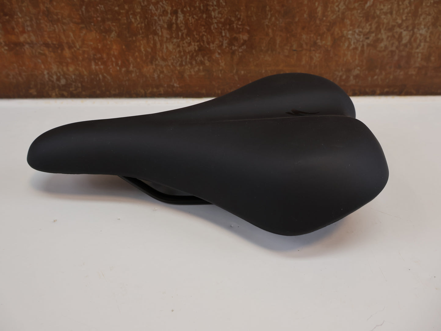 SPECIALIZED BODY GEOMETRY COMFORT GEL SATTEL / SCHWARZ / CITY & TREKKING / 514G / 27320-13
