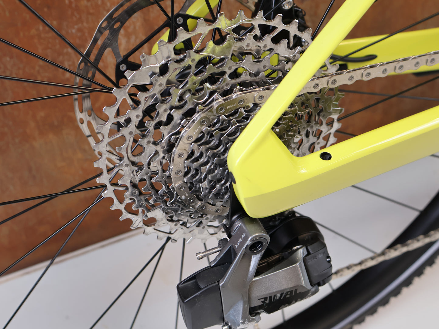BMC ROADMACHINE 01 AMP X TWO / GRÖSSE 56 CM / TQ-HPR50 / SRAM RIVAL AXS