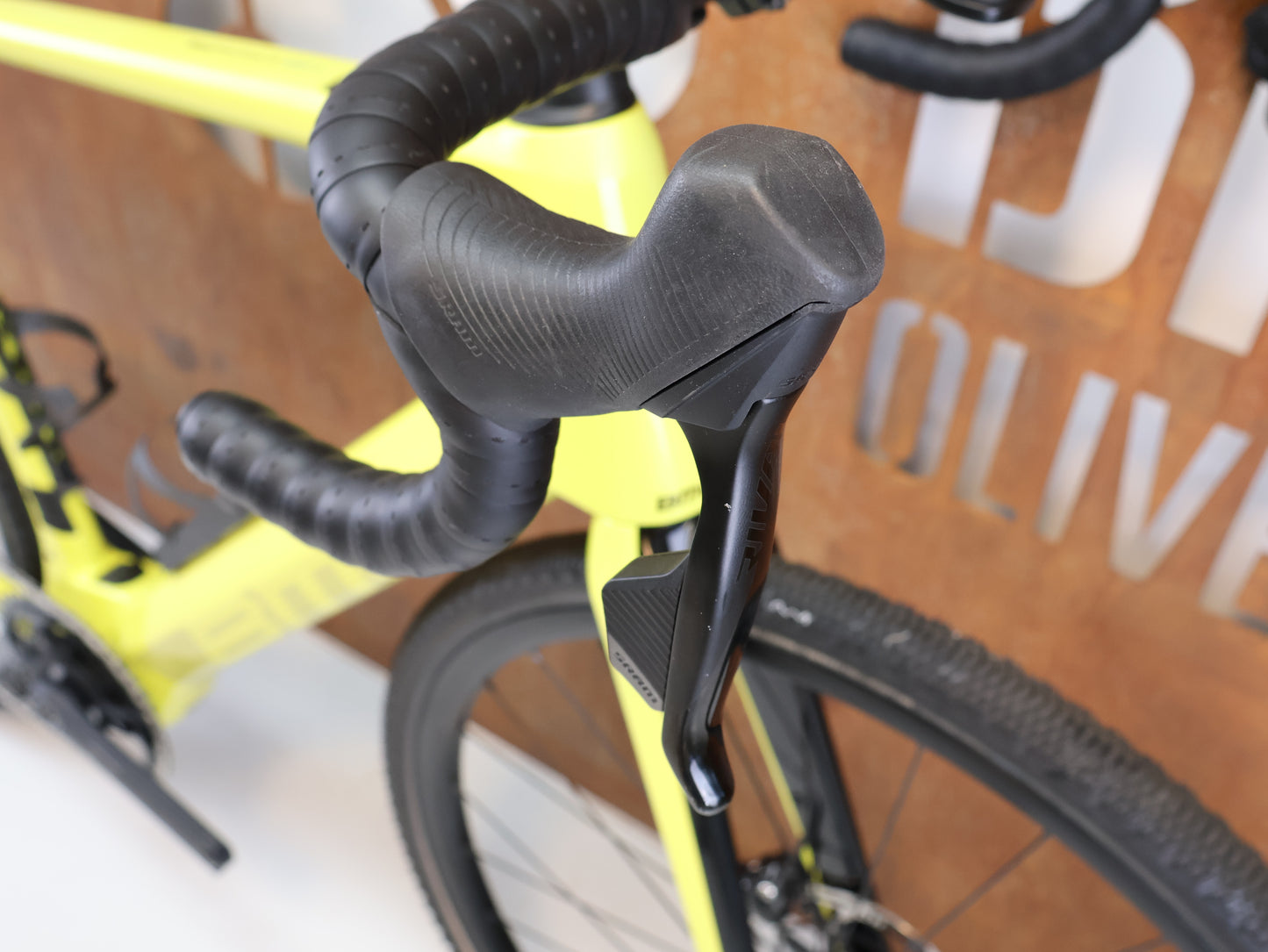 BMC ROADMACHINE 01 AMP X TWO / GRÖSSE 56 CM / TQ-HPR50 / SRAM RIVAL AXS