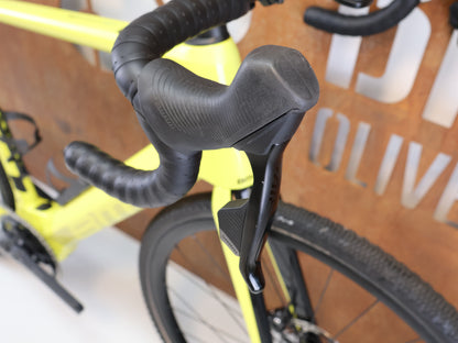 BMC ROADMACHINE 01 AMP X TWO / GRÖSSE 56 CM / TQ-HPR50 / SRAM RIVAL AXS