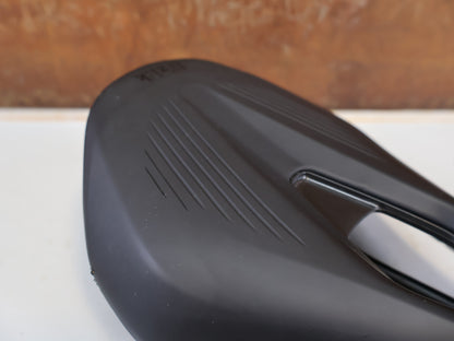 FIZIK VENTO ARGO SATTEL SCHWARZ RENNRAD / 140MM / 236G