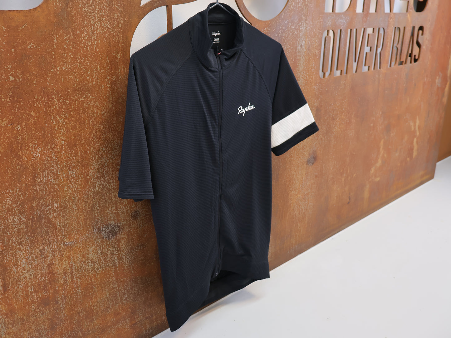 RAPHA CORE LIGHTWEIGHT RADTRIKOT / HERREN / GRÖSSE S / BLACK / ATMUNGSAKTIV