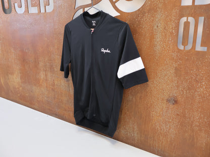 RAPHA CORE RADTRIKOT / HERREN / BLACK / ATMUNGSAKTIV / KURZARM