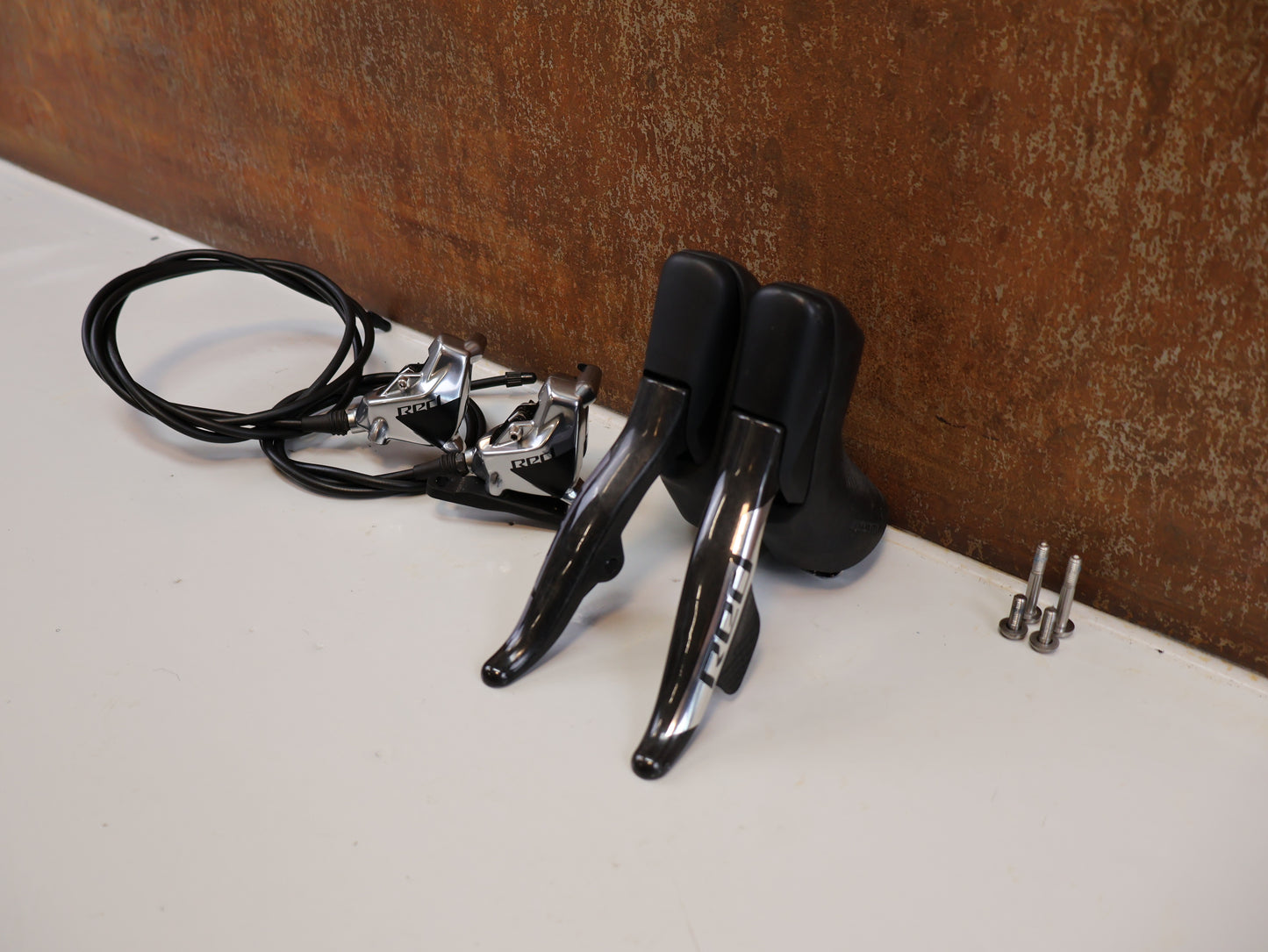 SRAM RED ETAP AXS D1 SCHALT-/ BREMSHEBEL 2X12-FACH / DISC / CARBON / INKL. BREMSSÄTTEL