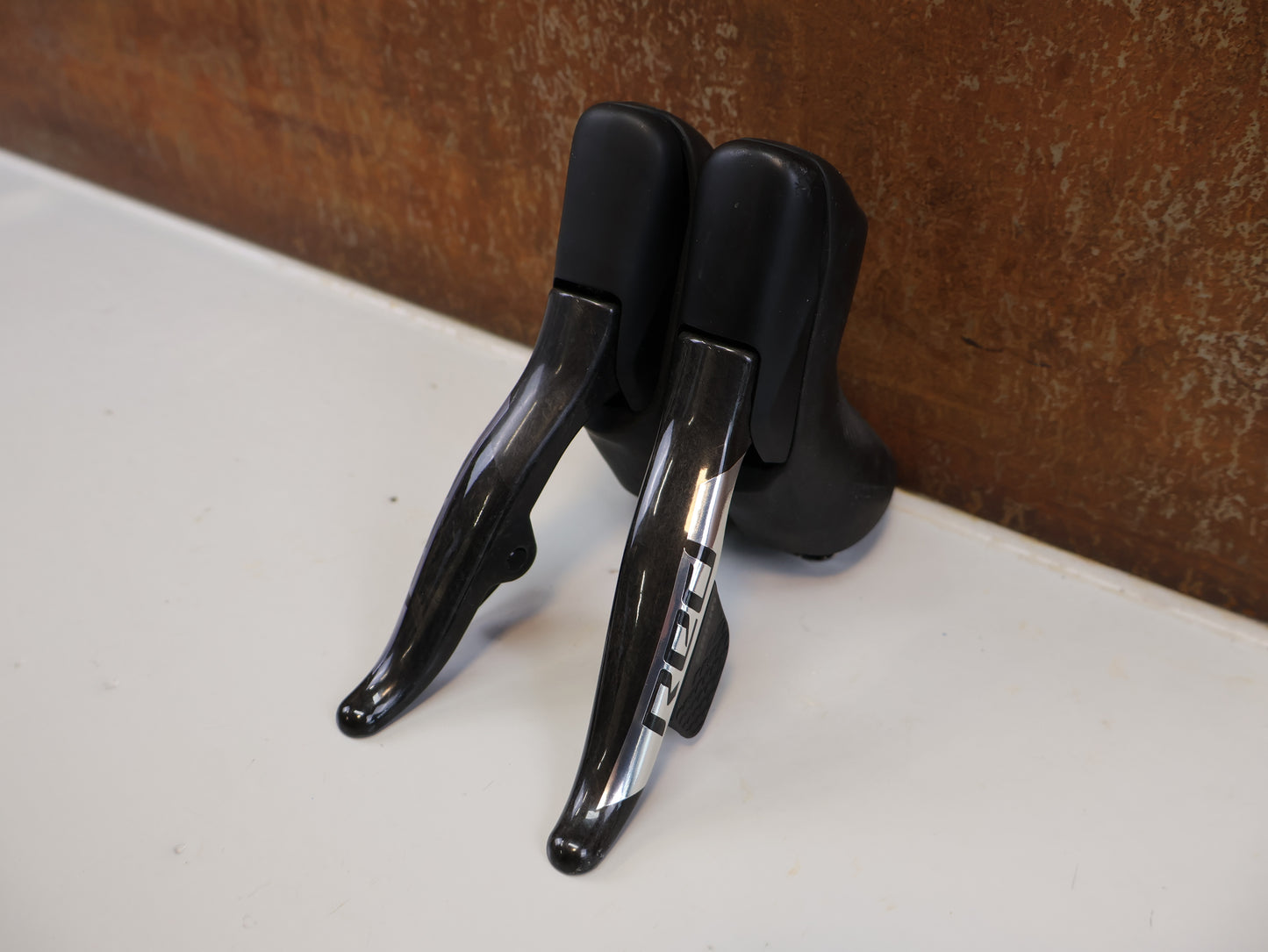 SRAM RED ETAP AXS D1 SCHALT-/ BREMSHEBEL 2X12-FACH / DISC / CARBON / INKL. BREMSSÄTTEL