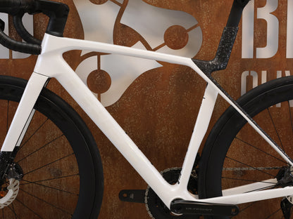 TREK MADONE SL 7 GEN 8 / GRÖSSE M / OCLV CARBON / ULTEGRA DI2