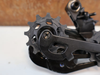 SRAM RED XPLR ETAP AXS SCHALTWERK / 12-FACH / 10-44T / KERAMIKLAGER