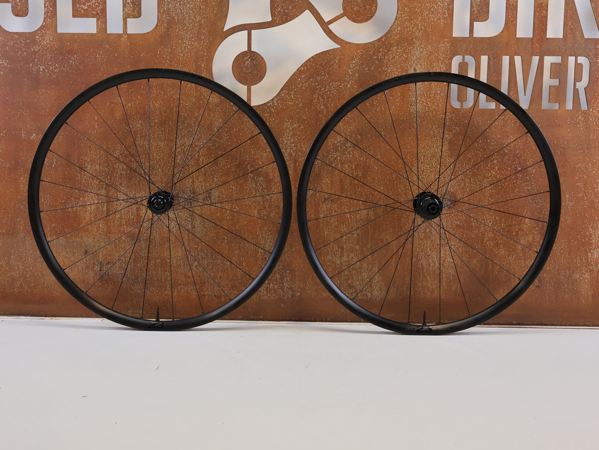 Bontrager Paradigm 23 TLR Laufradsatz 28 Zoll Disc HG
