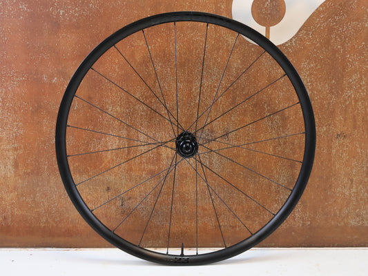Bontrager Paradigm 23 TLR Laufradsatz 28 Zoll Disc HG