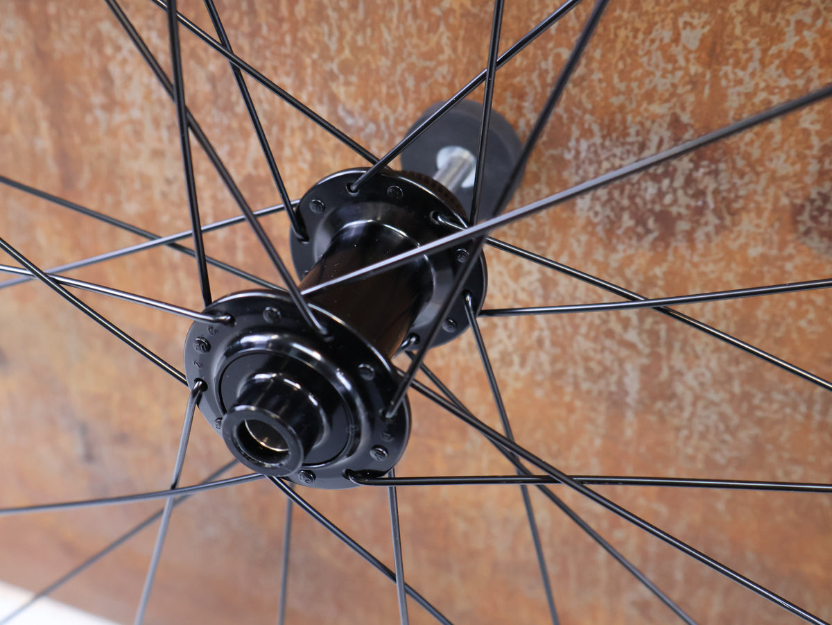 Bontrager Paradigm 23 TLR Laufradsatz 28 Zoll Disc HG