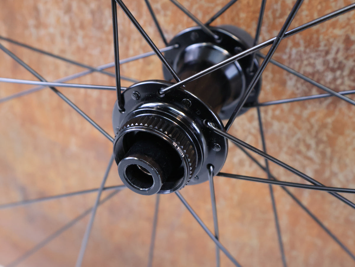 Bontrager Paradigm 23 TLR Laufradsatz 28 Zoll Disc HG