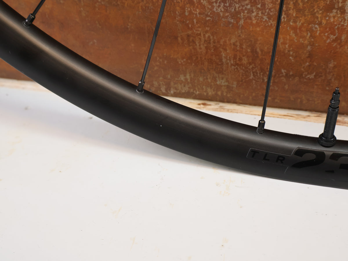 Bontrager Paradigm 23 TLR Laufradsatz 28 Zoll Disc HG