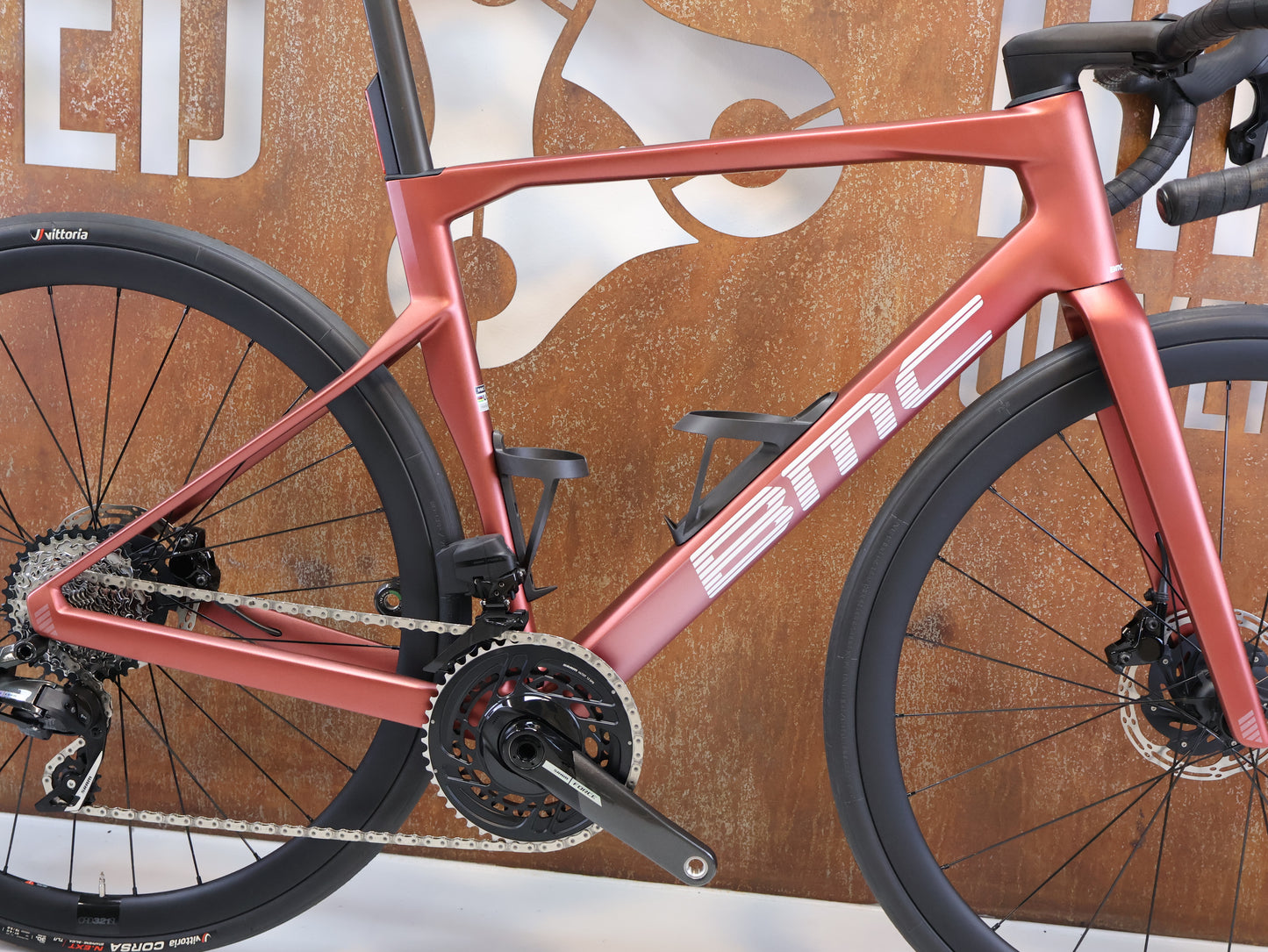 BMC ROADMACHINE 01 THREE / GRÖSSE 54 CM / SRAM FORCE AXS / CRD-321 SL CARBON