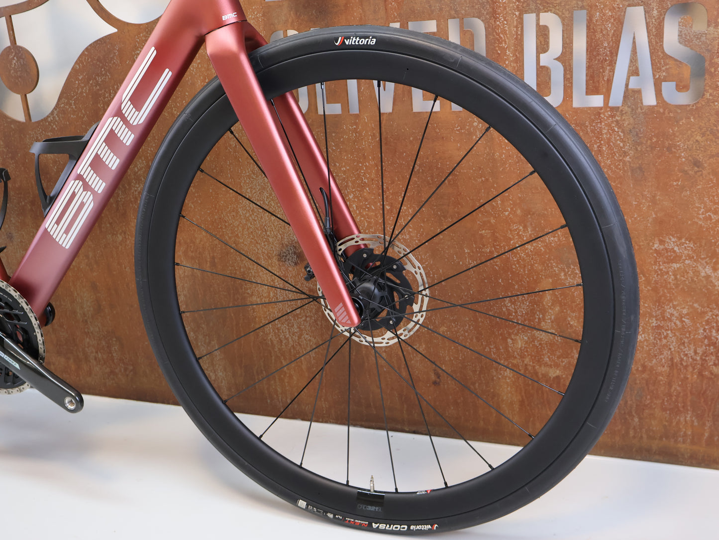 BMC ROADMACHINE 01 THREE / GRÖSSE 54 CM / SRAM FORCE AXS / CRD-321 SL CARBON