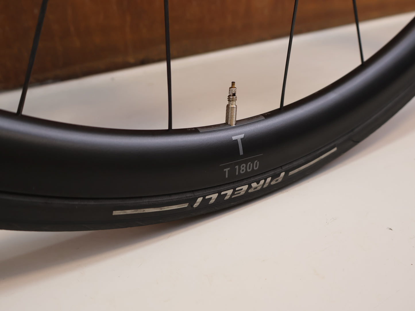 BMC TRACKMACHINE AL ONE / BAHNRAD / GRÖSSE M / DT SWISS T 1800 / BLACK