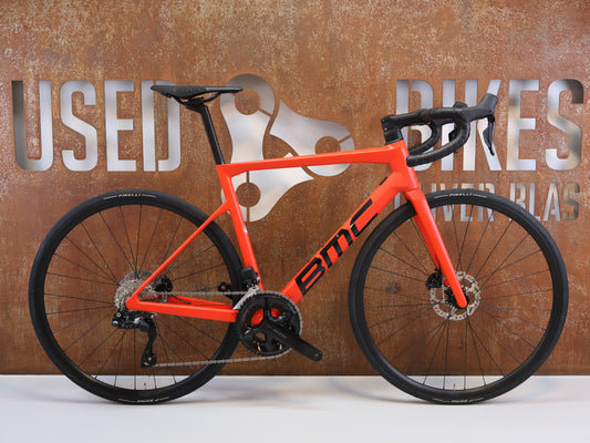 BMC TEAMMACHINE SLR THREE / GRÖSSE 54 CM / SHIMANO 105 DI2 / NEON RED