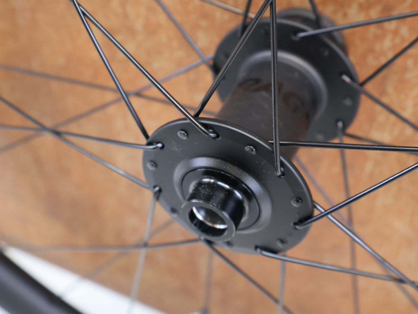 BONTRAGER LINE ELITE 30 TLR BOOST 29 MTB-VORDERRAD / OCLV CARBON