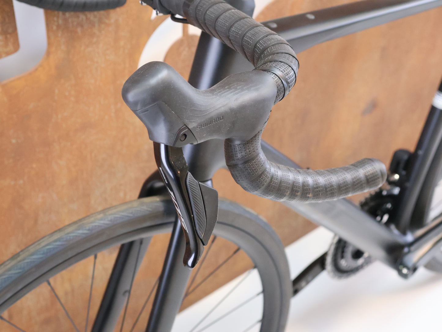 BMC ROADMACHINE TWO / GRÖSSE 56 / SHIMANO 105 DI2 / CARBON BLACK