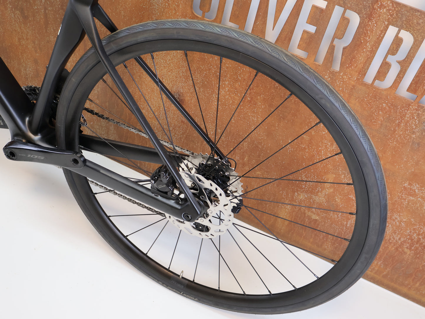 BMC ROADMACHINE TWO / GRÖSSE 56 / SHIMANO 105 DI2 / CARBON BLACK