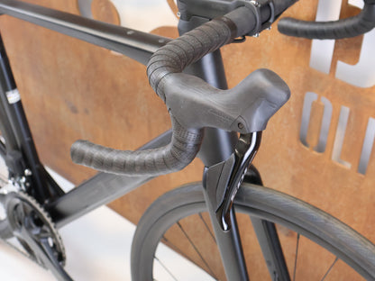 BMC ROADMACHINE TWO / GRÖSSE 56 / SHIMANO 105 DI2 / CARBON BLACK