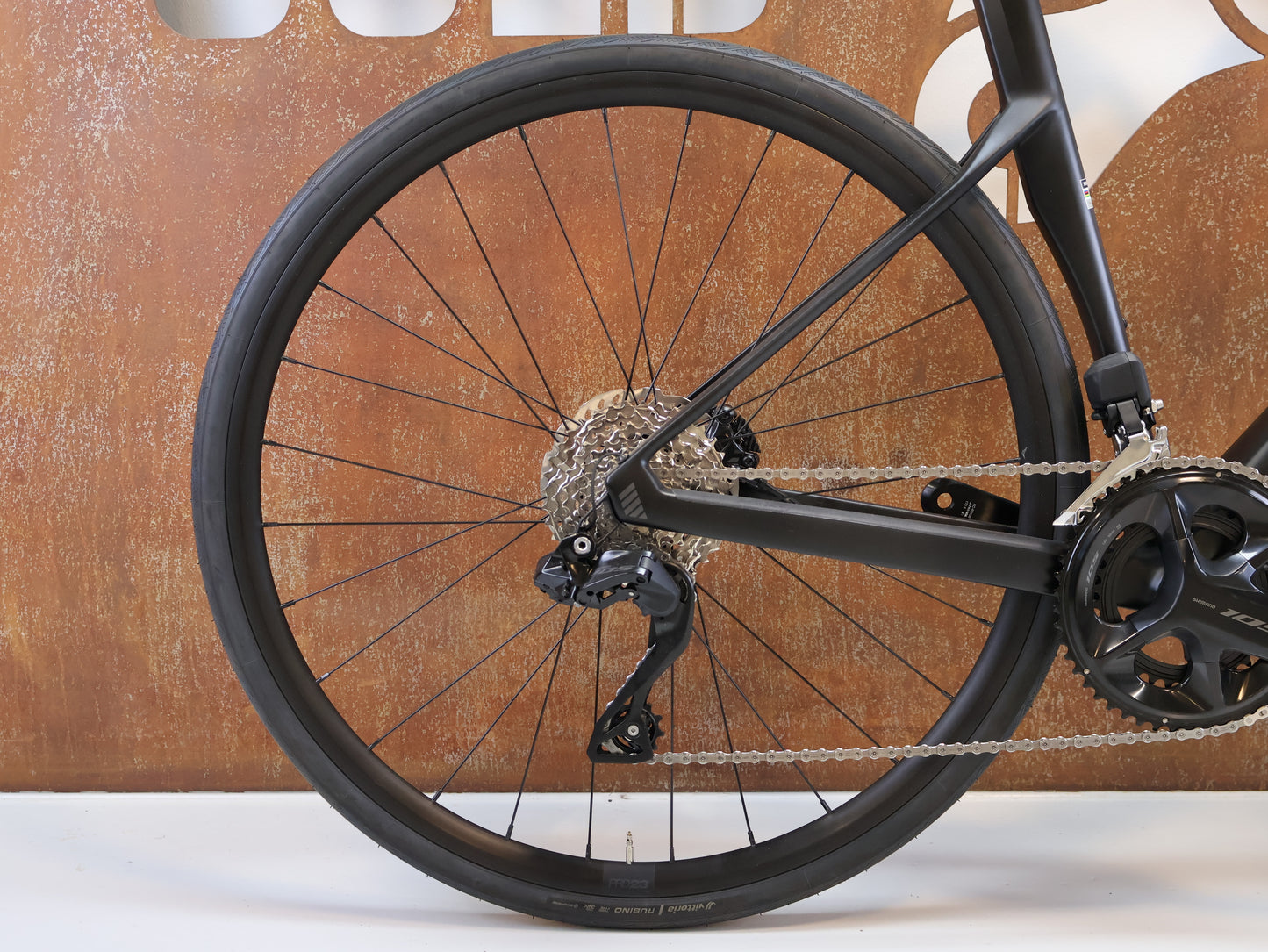 BMC ROADMACHINE TWO / GRÖSSE 56 / SHIMANO 105 DI2 / CARBON BLACK