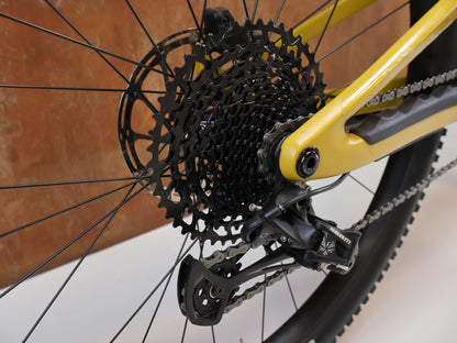 SCOR 2030 NX / GRÖSSE M/L / FULL CARBON / ROCKSHOX PIKE / NOT YELLOW
