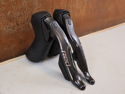 SRAM RED AXS E1 Schalt-Bremshebel Set Flatmount Scheibenbremse