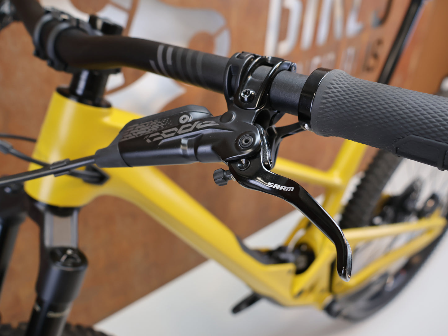 SCOR 2030 NX / GRÖSSE M/L / FULL CARBON / ROCKSHOX PIKE / NOT YELLOW