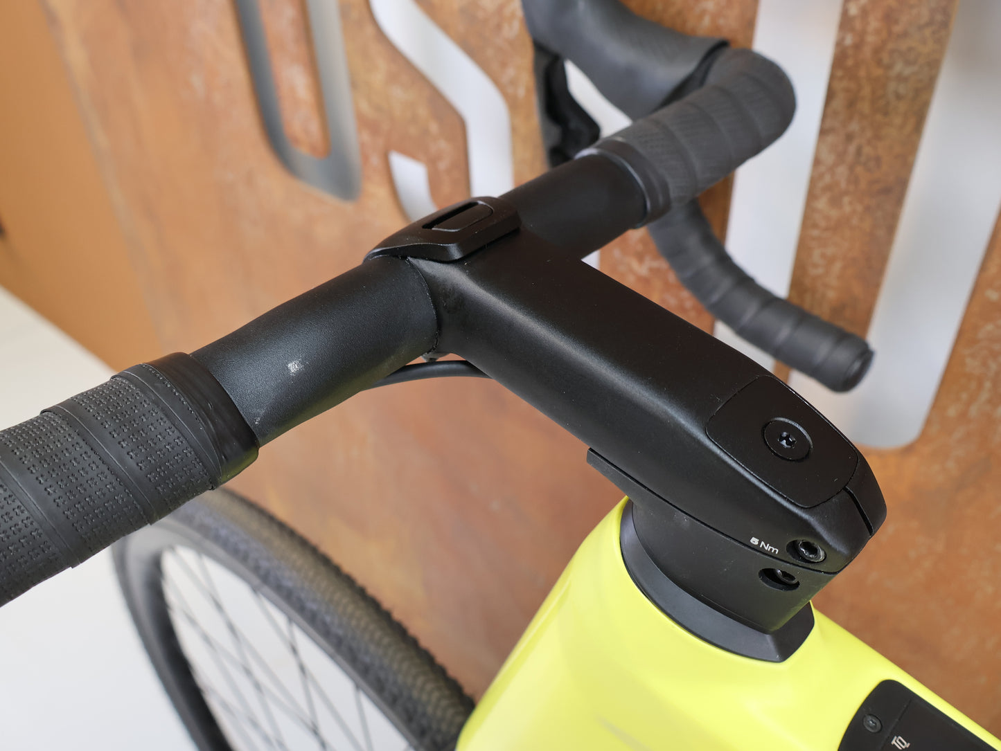 BMC ROADMACHINE 01 AMP X TWO / GRÖSSE 58 CM / TQ-HPR50 / SRAM RIVAL AXS