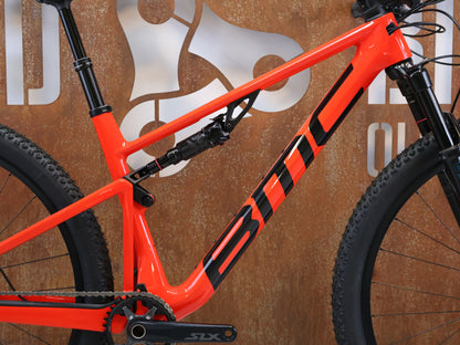 BMC FOURSTROKE 01 THREE / GRÖSSE M / FULL CARBON / ROCKSHOX SID / NEON RED