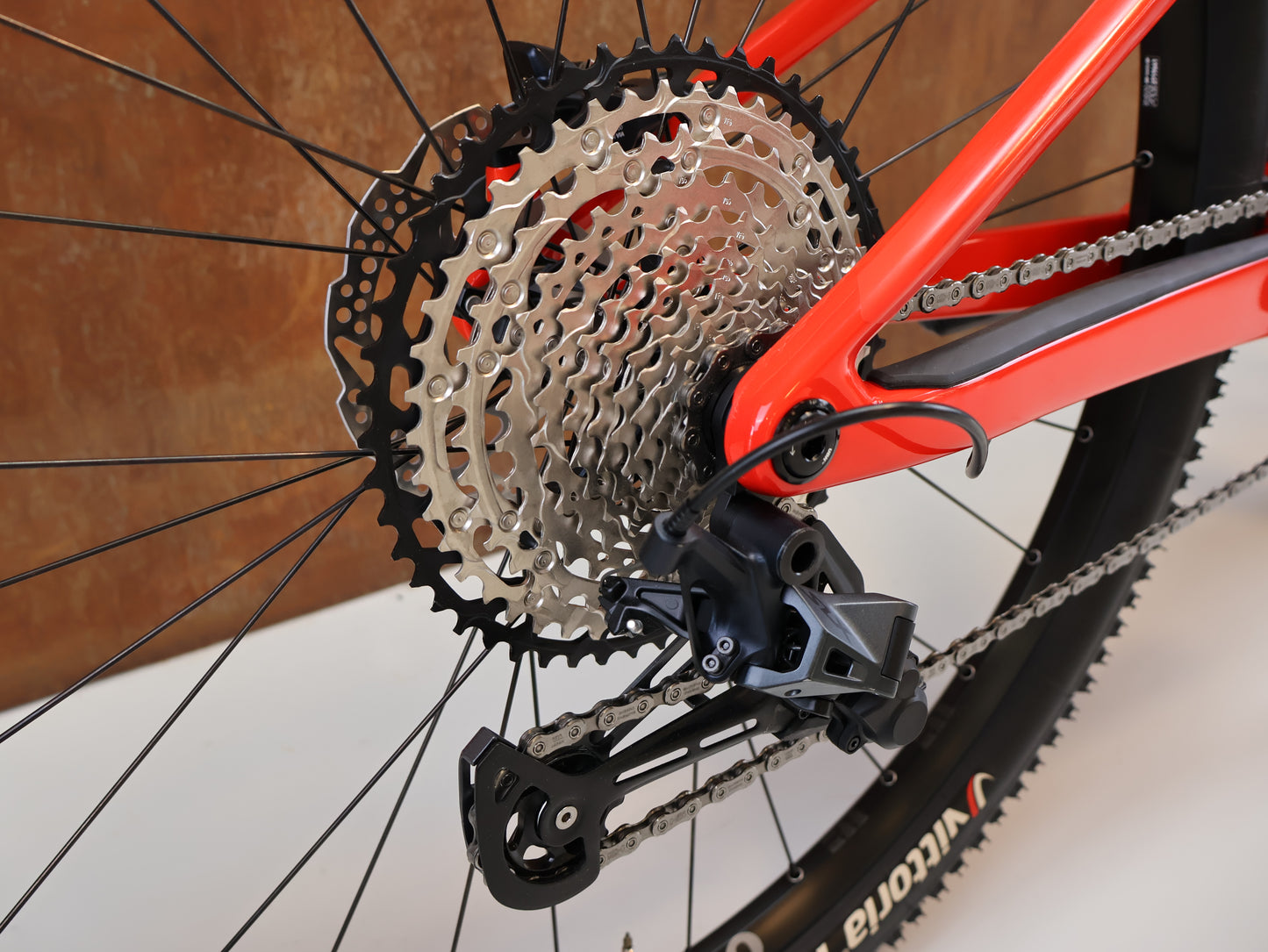 BMC FOURSTROKE 01 THREE / GRÖSSE M / FULL CARBON / ROCKSHOX SID / NEON RED