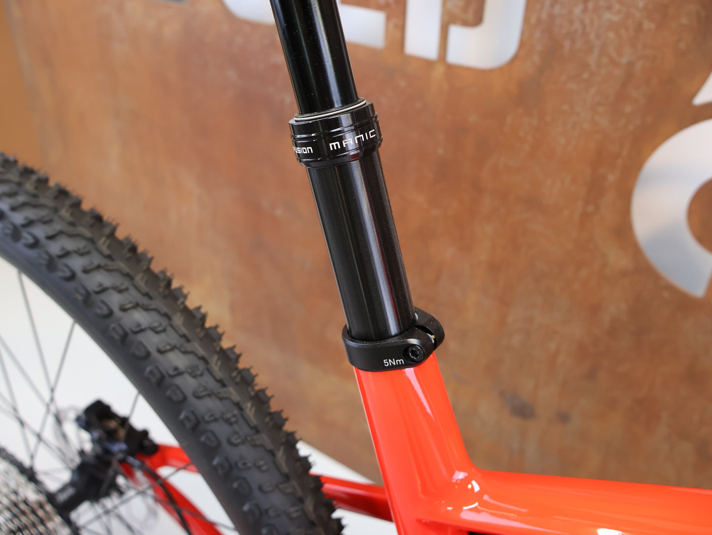 BMC FOURSTROKE 01 THREE / GRÖSSE M / FULL CARBON / ROCKSHOX SID / NEON RED
