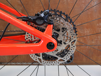BMC FOURSTROKE 01 THREE / GRÖSSE M / FULL CARBON / ROCKSHOX SID / NEON RED