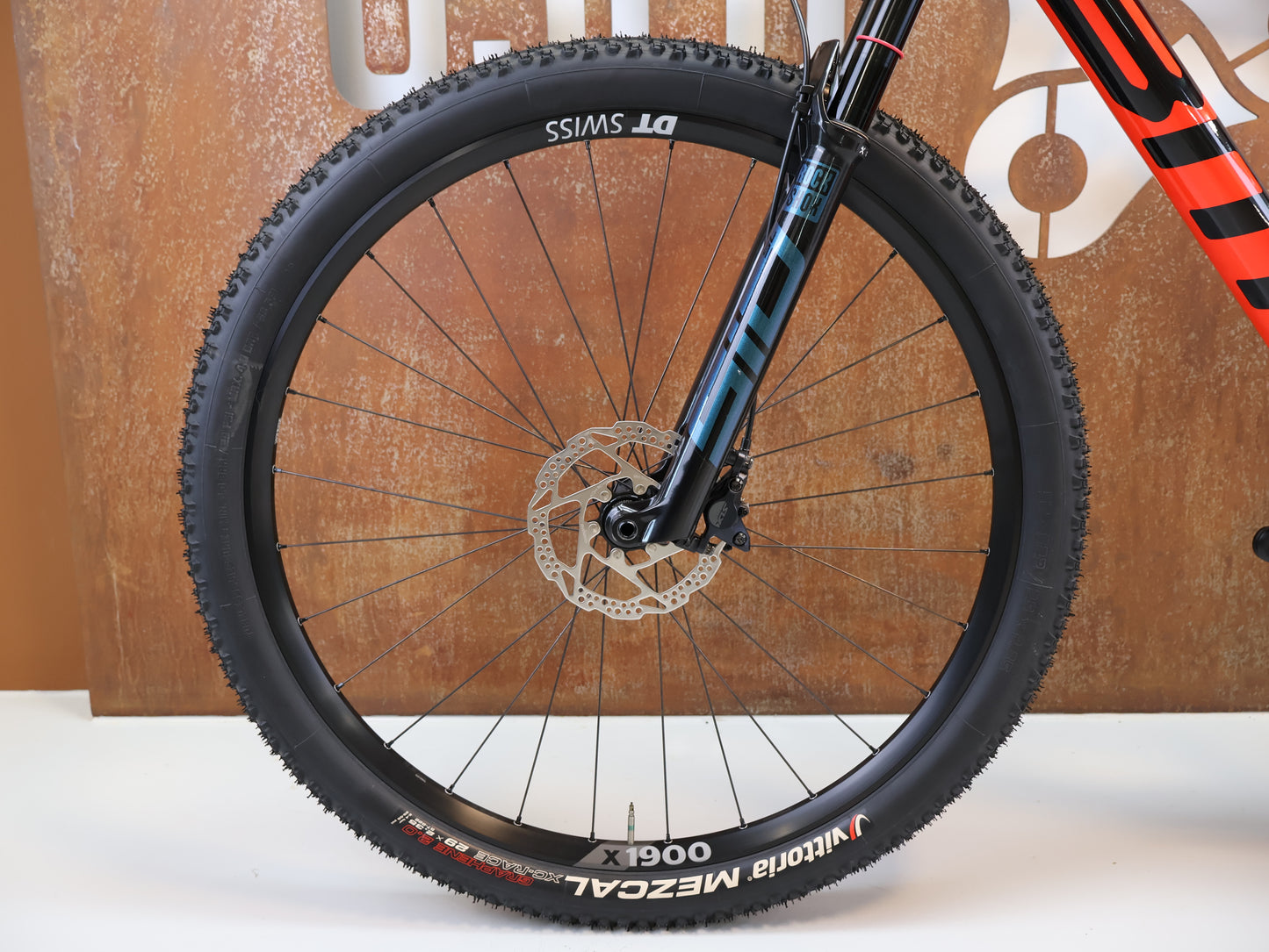 BMC FOURSTROKE 01 THREE / GRÖSSE M / FULL CARBON / ROCKSHOX SID / NEON RED