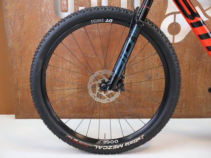 BMC FOURSTROKE 01 THREE / GRÖSSE M / FULL CARBON / ROCKSHOX SID / NEON RED