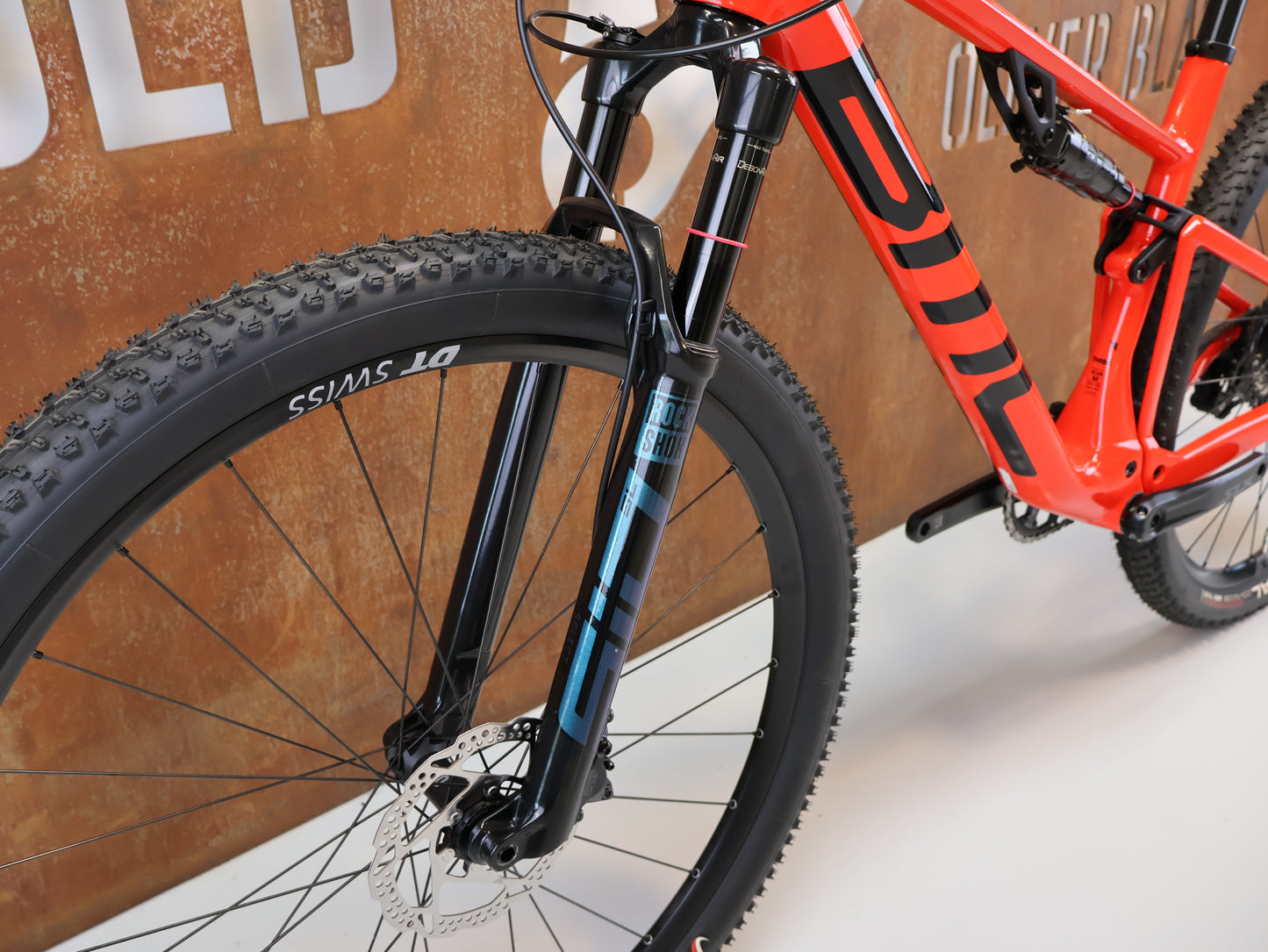 BMC FOURSTROKE 01 THREE / GRÖSSE M / FULL CARBON / ROCKSHOX SID / NEON RED