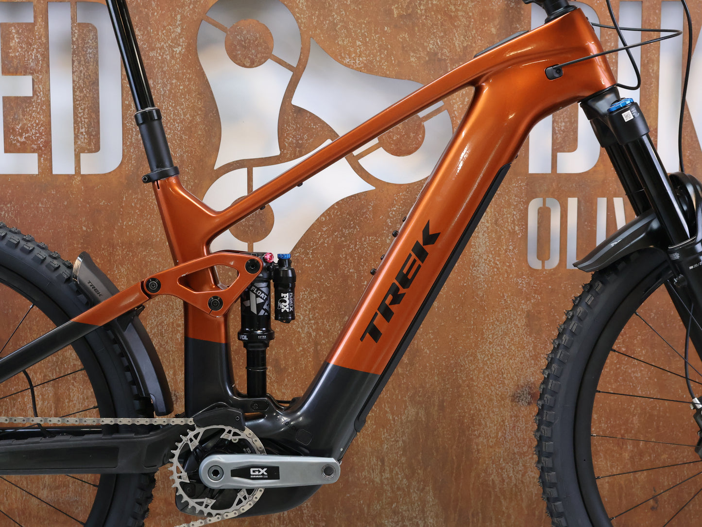 TREK RAIL+ 9.8 GX AXS T-TYPE GEN 5 / GRÖSSE L / 800 WH / PENNYFLAKE