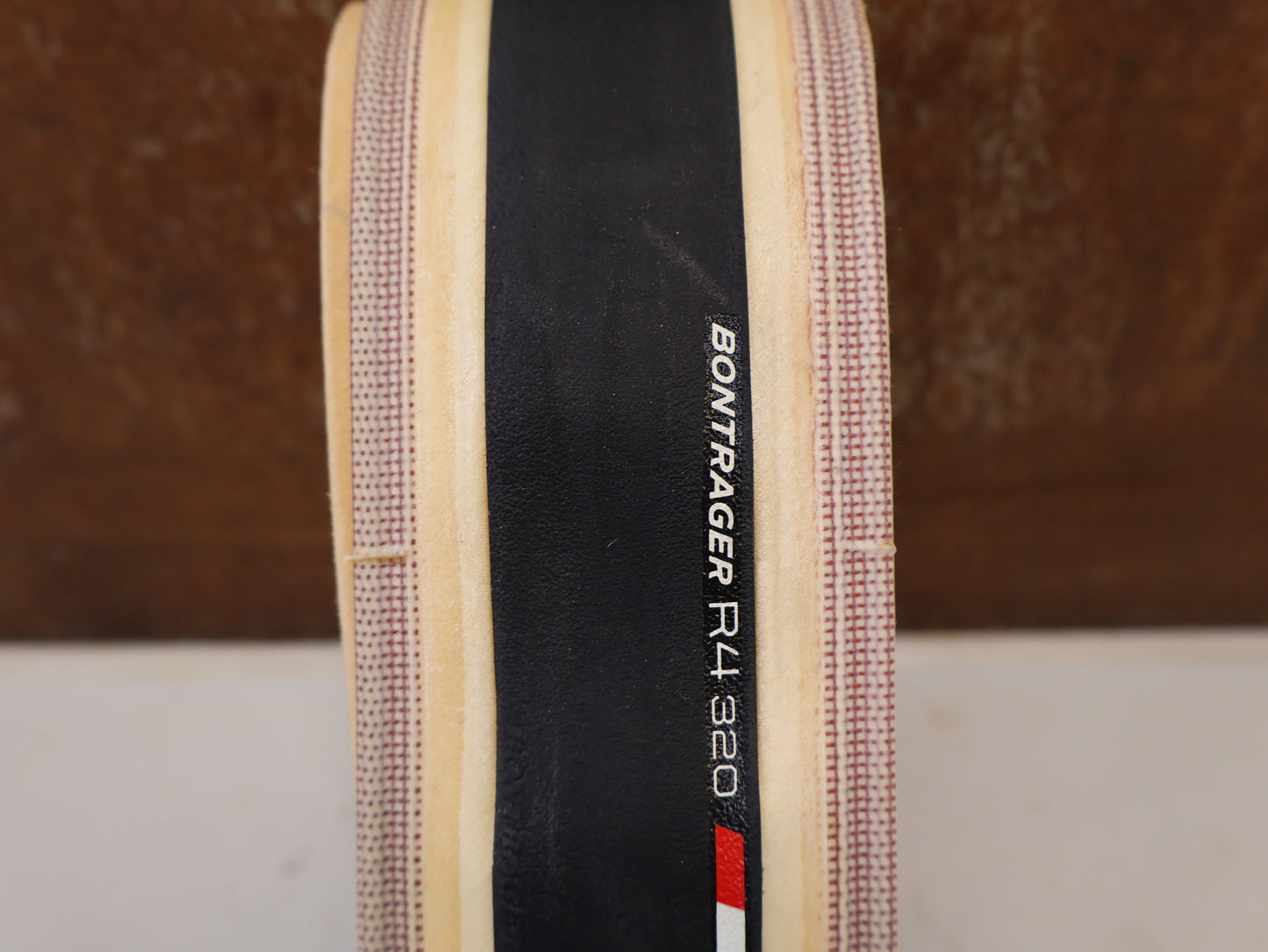 BONTRAGER R4 320 HANDMADE RENNRADREIFEN 700X25C / 230G
