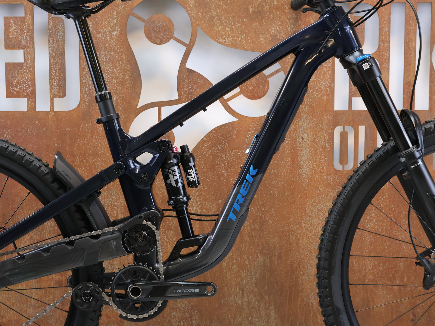 TREK SLASH 8 GEN 6 / GRÖSSE M / ALPHA ALUMINIUM / SHIMANO XT / MULLET