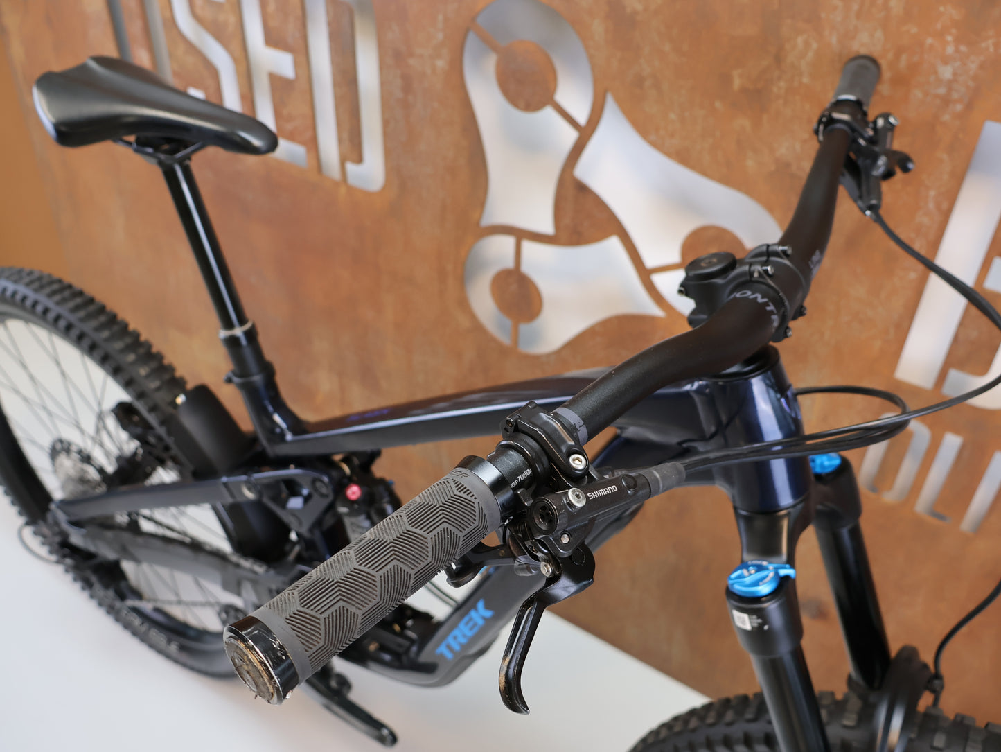 TREK SLASH 8 GEN 6 / GRÖSSE M / ALPHA ALUMINIUM / SHIMANO XT / MULLET