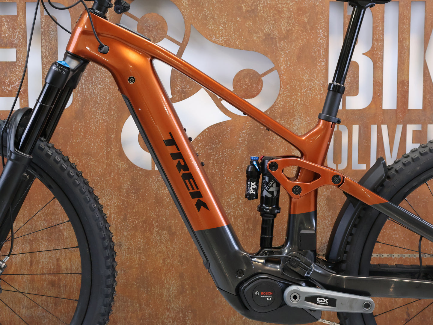 TREK RAIL+ 9.8 GX AXS T-TYPE GEN 5 / GRÖSSE M / 800 WH / PENNYFLAKE