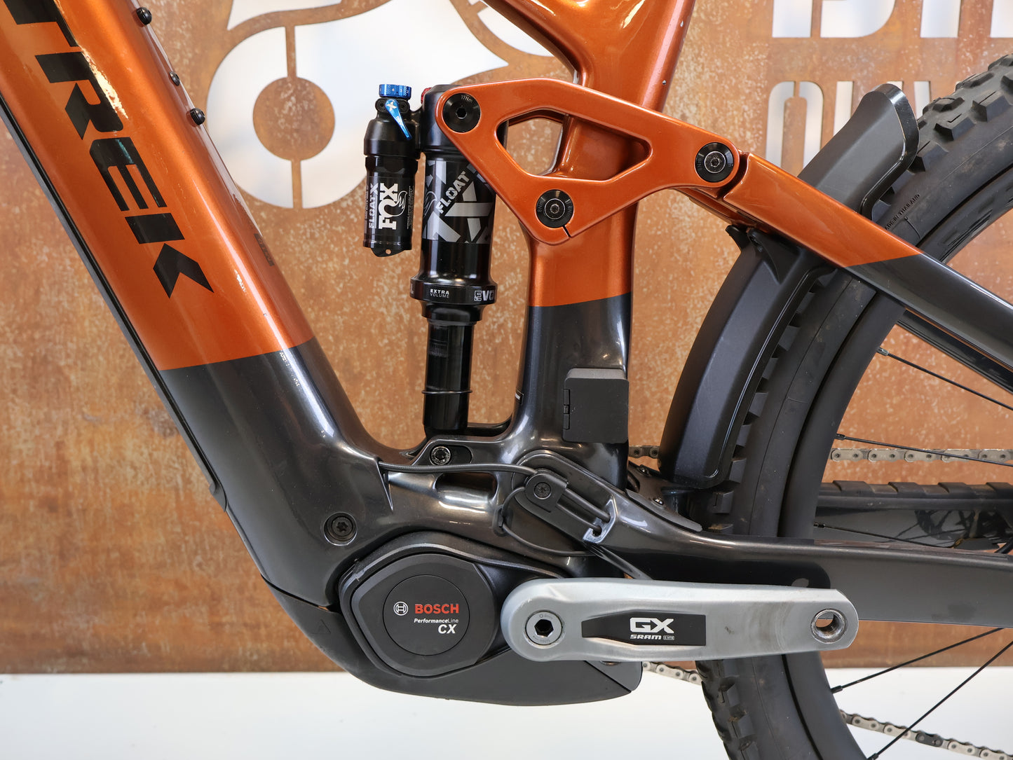 TREK RAIL+ 9.8 GX AXS T-TYPE GEN 5 / GRÖSSE M / 800 WH / PENNYFLAKE