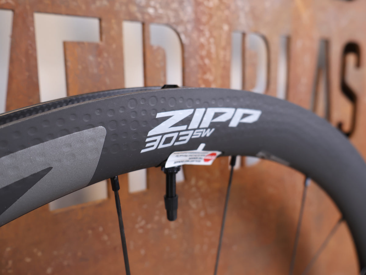 Zipp 303 SW Carbon Wheelset Tubeless Disc SRAM AXS Sensor