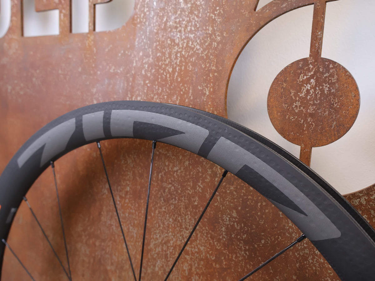 Zipp 303 SW Carbon Wheelset Tubeless Disc SRAM AXS Sensor