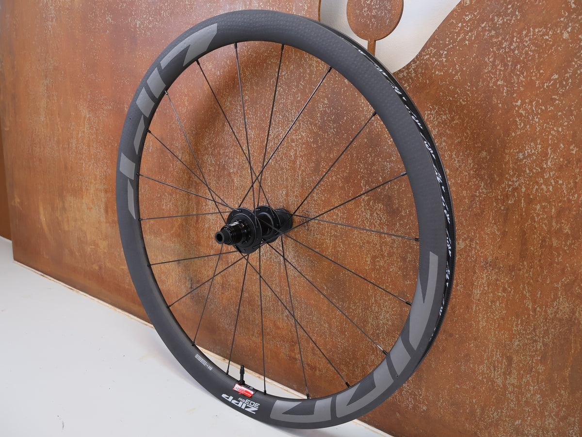 Zipp 303 SW Carbon Wheelset Tubeless Disc SRAM AXS Sensor