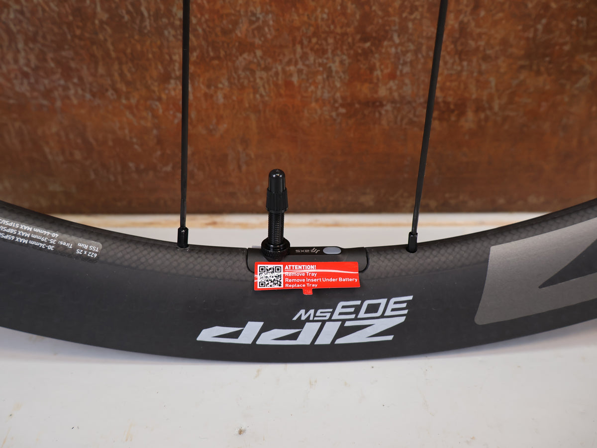 Zipp 303 SW Carbon Wheelset Tubeless Disc SRAM AXS Sensor