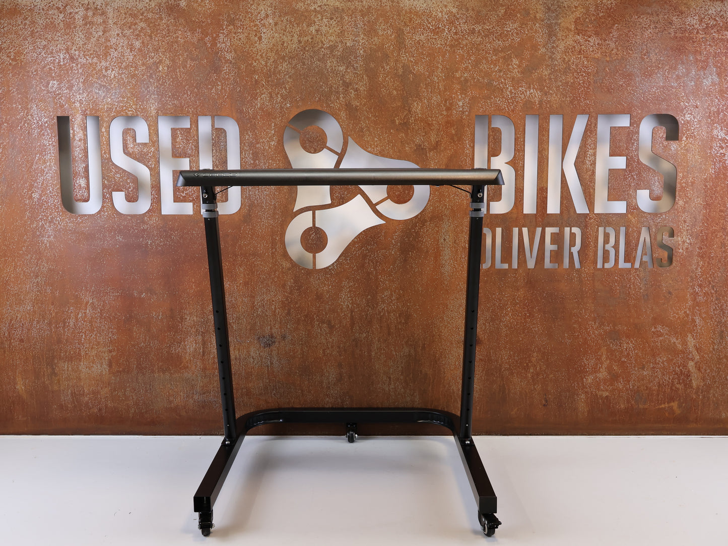 LEEZE BOOM DESK INDOOR CYCLING TISCH HÖHENVERSTELLBAR