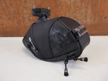 SKS EXPLORER CLICK SADDLE BAG 1.8L BLACK CLICK SYSTEM
