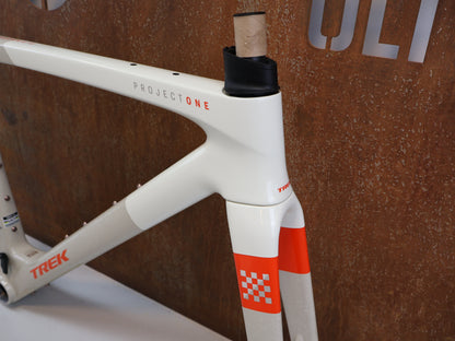TREK CHECKMATE SLR RAHMENSET / GRÖSSE M / 800 SERIES OCLV CARBON / ERA WHITE